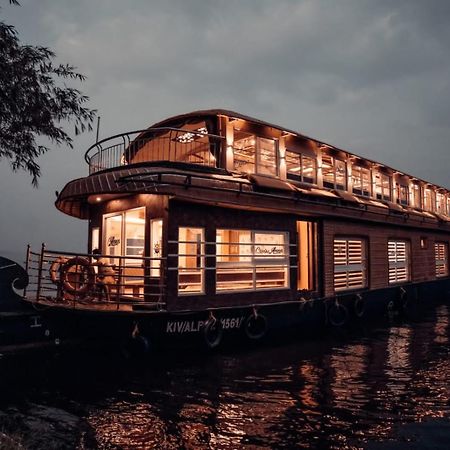 Hotel Victoria Houseboats Alappuzha Esterno foto