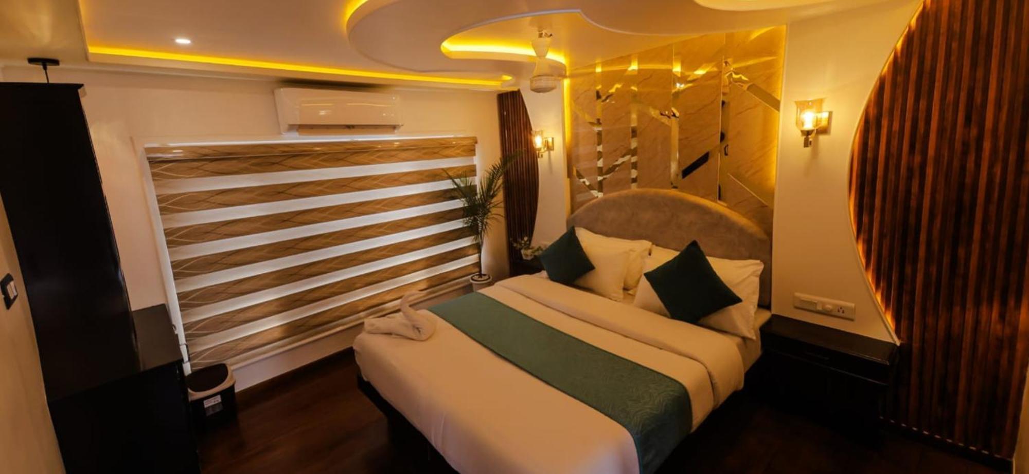 Hotel Victoria Houseboats Alappuzha Esterno foto