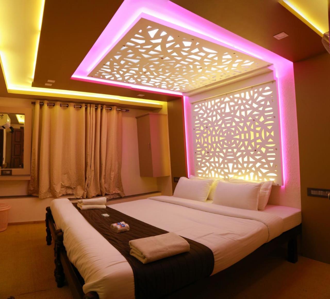 Hotel Victoria Houseboats Alappuzha Esterno foto