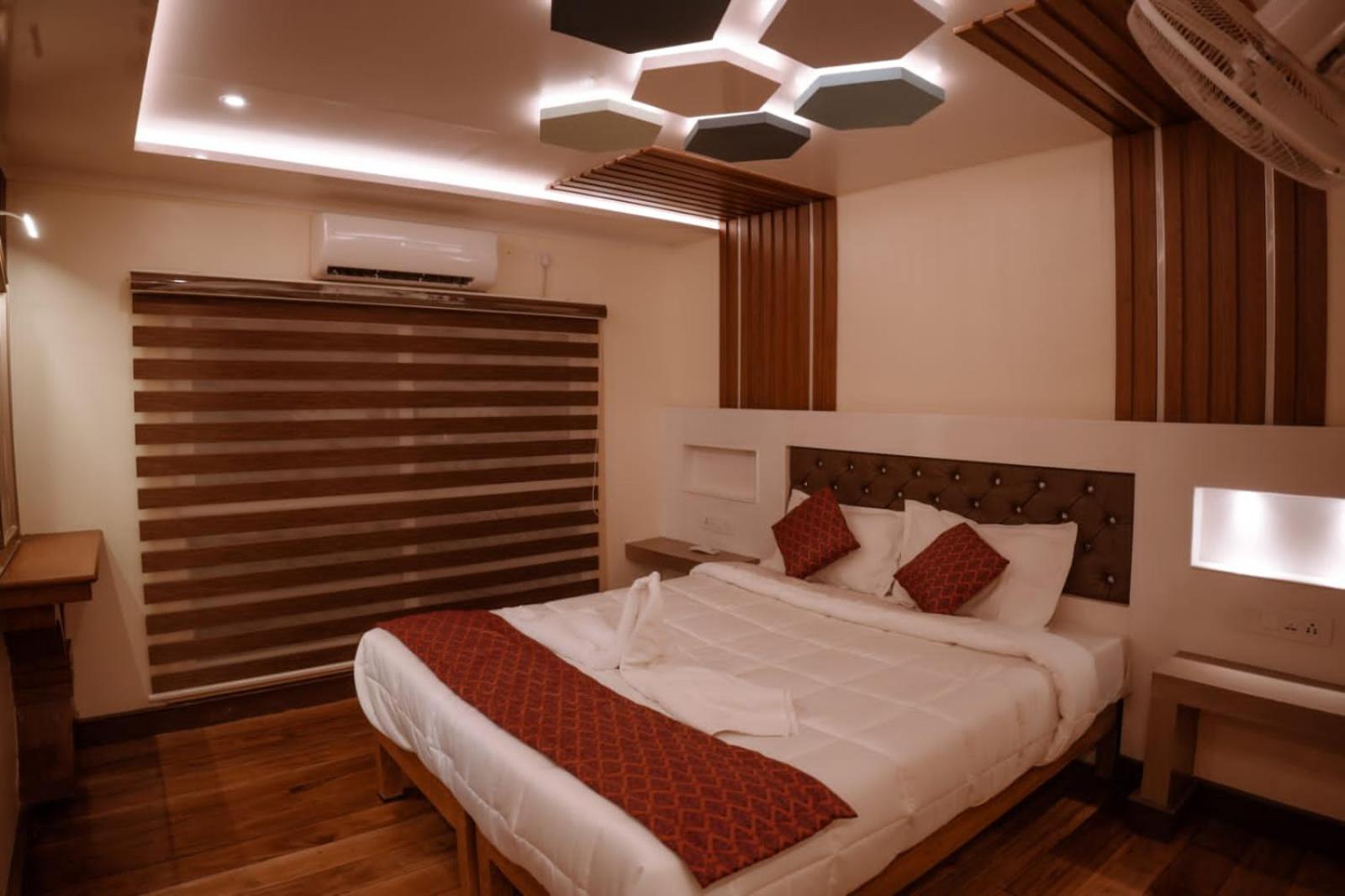 Hotel Victoria Houseboats Alappuzha Esterno foto