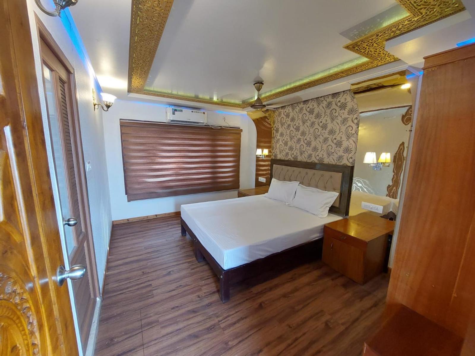 Hotel Victoria Houseboats Alappuzha Esterno foto
